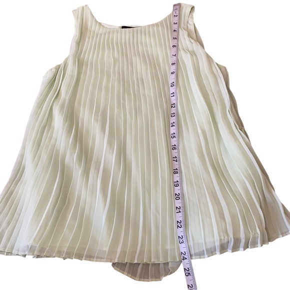 Banana Republic Pleated Sleeveless Blouse Honeydew Green NWT Size XS Tank Top - Picture 2 of 11